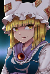  absurdres alternate_hairstyle animal_ears animal_hat blonde_hair blue_background blunt_bangs bob_cut bright_pupils commentary_request dress female fox_ears gem hat highres looking_at_viewer mob_cap ofuda parted_lips smile solo tabard toluda touhou upper_body v-shaped_eyebrows white_dress yakumo_ran yellow_eyes 