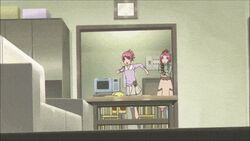  2girls animated animated gun kamo_(sabagebu!) lowres multiple_girls pink_hair platypus revolver sabagebu! sonokawa_kazue sonokawa_momoka weapon 