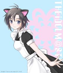  :3 animal_ears apron ariga_nao black_hair blue_eyes cat_ears commentary_request female idolmaster idolmaster_(classic) kikuchi_makoto maid short_hair smile solo 