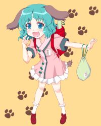  animal_ears arm_up backpack bag blush chibi commentary_request female green_eyes green_hair kairakuen_umenoka kasodani_kyouko name_tag oerba_yun_fang open_mouth outstretched_arm paw_print pink_skirt randoseru skirt smile solo tail touhou 