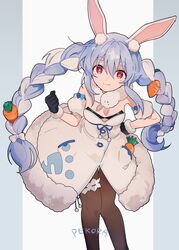  absurdres animal_ear_fluff animal_ears black_pantyhose blue_hair braid bridal_garter carrot carrot_hair_ornament character_name commentary don-chan_(usada_pekora) female food-themed_hair_ornament fur-trimmed_gloves fur_scarf fur_trim gloves hair_ornament hand_on_own_hip highres hololive long_hair looking_at_viewer multicolored_hair orange_eyes pantyhose rabbit-shaped_pupils rabbit_ears rabbit_girl short_eyebrows smile solo symbol-only_commentary symbol-shaped_pupils thick_eyebrows toukashi_(2tou9) twin_braids two-tone_hair usada_pekora usada_pekora_(1st_costume) virtual_youtuber white_hair 