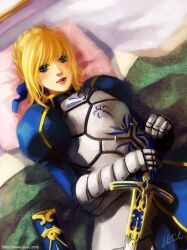  ahoge armor armored_dress artoria_pendragon_(fate) blonde_hair blush caliburn_(fate) commentary_request dress elise_trinh fate/stay_night fate_(series) female gauntlets green_eyes hair_ribbon lipstick makeup on_bed pillow puffy_sleeves ribbon saber_(fate) sheath signature smile solo sword watermark weapon web_address 