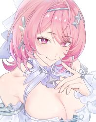  absurdres bare_shoulders breasts bridal_gauntlets cleavage commentary female highres large_breasts looking_at_viewer medium_hair pink_hair pointy_ears purple_eyes remielle_dan simple_background smile solo upper_body white_background yyuyu0000 zenless_zone_zero 