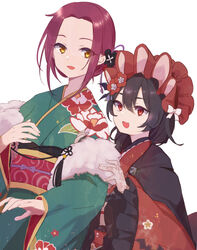  2girls :d black_hair black_kimono bonnet brown_eyes commentary_request floral_print floral_print_kimono flower forehead fur_trim gloves green_kimono gucchiann hair_between_eyes hair_flower hair_ornament highres illya_(new_year)_(princess_connect!) illya_(princess_connect!) illya_(small)_(princess_connect!) japanese_clothes kimono long_sleeves multiple_girls obi official_alternate_costume open_mouth parted_bangs partial_commentary princess_connect! print_kimono red_eyes red_flower red_hair red_kimono ruka_(new_year)_(princess_connect!) ruka_(princess_connect!) sash see-through simple_background sleeves_past_wrists smile white_background white_gloves wide_sleeves 