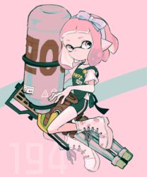  apron artist_name black_apron black_shorts blue_ribbon blunt_bangs boots closed_mouth commentary cross-laced_footwear female floating gym_shorts hair_ribbon holding holding_weapon hydra_splatling_(splatoon) imaikuy0 inkling inkling_(language) inkling_girl inkling_player_character lace-up_boots looking_at_viewer no_socks pink_eyes pink_hair pointy_ears ribbon shirt short_hair short_shorts shorts single_vertical_stripe solo splatoon_(series) splatoon_2 straight-laced_footwear symbol-only_commentary t-shirt tentacle_hair weapon white_footwear white_shirt 