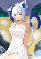  animal_ear_fluff animal_ears aomiya_yozuri blush breasts cat_ears collarbone highres multicolored_hair namikawa_kuroha onsen open_mouth outdoors smile thighs towel vee_(vtuber) virtual_youtuber water white_hair yellow_eyes 