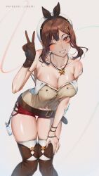  artist_name atelier_(series) atelier_ryza bare_shoulders belt blush breasts brown_belt brown_gloves brown_hair brown_thighhighs cleavage collarbone commentary english_commentary female gloves grin hat highres jewelry leaning_forward liremi looking_at_viewer necklace one_eye_closed patreon_username red_eyes reisalin_stout smile solo spaghetti_strap star_(symbol) star_necklace strap_slip thighhighs thighs v white_hat 