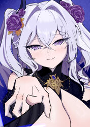  absurdres azur_lane blue_background braid breasts brooch cleavage closed_mouth commentary_request crossed_bangs female flower hair_between_eyes hair_flower hair_ornament hand_up highres jewelry large_breasts lbbb light_blush oerba_yun_fang purple_eyes purple_flower simple_background skin_fang smile solo tiger_(azur_lane) upper_body 