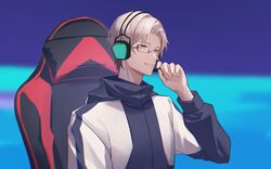  1boy chair fengtu_ad forehead gaming_chair glasses grin headphones highres jacket jersey long_sleeves male_focus open_mouth short_hair sitting smile solo swivel_chair tears_of_themis teeth vyn_richter_(tears_of_themis) white_hair white_jacket yellow_eyes 