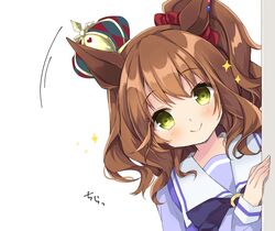  animal_ears aston_machan_(umamusume) black_bow blue_shirt blush bow brown_hair closed_mouth commentary_request crown female green_eyes hair_between_eyes hair_ornament hair_scrunchie horse_ears horse_girl leaning_to_the_side long_sleeves looking_at_viewer mini_crown one_side_up peeking_out puffy_long_sleeves puffy_sleeves purinpurin red_scrunchie school_uniform scrunchie shirt simple_background smile solo sparkle tilted_headwear tracen_school_uniform umamusume white_background 