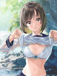  blurry blurry_background bra breasts brown_eyes brown_hair cleavage clothes_lift commentary_request depth_of_field female head_tilt lifting_own_clothes looking_at_viewer medium_breasts medium_hair midriff navel original outdoors parted_lips school_uniform see-through serafuku shirt shirt_lift smile solo underwear wet wet_clothes wet_hair wet_shirt white_bra yahako 