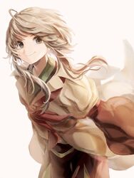  1other androgynous bow brown_coat coat grey_eyes grey_hair hemo_(hemoroda) highres houlen_yabusame len&#039;en other_focus puffy_short_sleeves puffy_sleeves short_hair short_hair_with_long_locks short_sleeves shorts smile solo wide_sleeves 