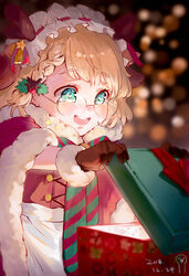  :d aged_down bad_id bad_pixiv_id blonde_hair blue_eyes blurry blush bokeh box braid christmas christmas_present dated depth_of_field female fur_trim g36_(every_child&#039;s_x&#039;mas_dream)_(girls&#039;_frontline) g36_(girls&#039;_frontline) gift gift_box girls&#039;_frontline glasses gloves green_ribbons hair_ornament happy highres maid_headdress neck_ribbon official_alternate_costume open_mouth opening red_ribbon ribbon single_braid smile solo striped striped_ribbon two-tone_ribbon yiyiqiany 