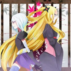  arms_at_side back_to_back blonde_hair gauntlet_gloves hiteihime_(katanagatari) katanagatari maple_leaf_motif togame white_hair zettai_ryouiki 