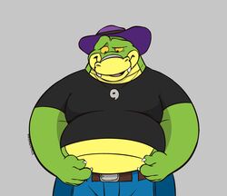  2023 alligator alligatorid anthro belly big_belly black_clothing black_shirt black_topwear blue_bottomwear blue_clothing blue_pants bottomwear brok_(brok_the_investigator) brok_the_investigator clothing cowcat_games crocodilian green_body hat headgear headwear hi_res jewelry male overweight overweight_male pants pendant reptile scalie shirt simple_background solo syncrotrace topwear 