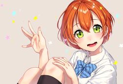  \||/ black_socks blue_bow blue_bowtie bow bowtie collared_shirt commentary_request ears_visible_through_hair female green_eyes hair_between_eyes hand_on_own_knee highres hoshizora_rin kneehighs looking_at_viewer love_live! love_live!_school_idol_project open_mouth orange_hair otonokizaka_school_uniform school_uniform shirt short_hair socks solo star_(symbol) striped_bow striped_bowtie striped_clothes summer_uniform umeno waving white_shirt 