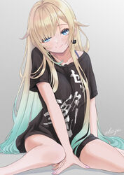  absurdres aizawa_ema aqua_hair artist_name black_shirt blonde_hair blue_eyes breasts breasts_squeezed_together cat_earrings clothes_writing female gradient_background gradient_hair hair_flaps hair_over_one_eye head_tilt highres large_breasts long_hair looking_at_viewer multicolored_hair mussan nail_polish shirt short_sleeves sitting smile solo t-shirt very_long_hair virtual_youtuber vspo! wariza 