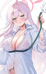  ahoge ayuma_sayu blue_archive blush breasts cleavage collarbone commentary_request female green_eyes halo hanako_(blue_archive) hanako_(swimsuit)_(blue_archive) highres holding holding_hose hose large_breasts long_hair long_sleeves looking_at_viewer official_alternate_costume parted_lips partially_unbuttoned pink_hair pink_halo shirt simple_background smile solo water white_background white_shirt 