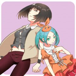  2girls back-to-back bad_id bad_pixiv_id black_eyes black_hair coat curry_gohan dress googly_eyes green_eyes green_hair kagenui_yozuru monogatari_(series) multiple_girls navel nisemonogatari ononoki_yotsugi short_eyebrows short_hair twintails 