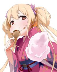  blonde_hair brown_eyes commentary_request cotton_candy eating female food food_on_face futaba_anzu idolmaster idolmaster_cinderella_girls japanese_clothes kimono long_hair looking_at_viewer nemeko outstretched_arm puffy_cheeks simple_background solo takoyaki twintails white_background 