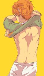  1boy bad_id bad_pixiv_id clothes_lift from_behind male_focus orange_hair sengoku_kiyosumi shiro_(reptil) shirt_lift simple_background solo tennis_no_ouji-sama undressing yellow_background 