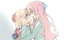  2girls :o bad_id bad_pixiv_id blonde_hair blue_eyes blush curly_(jintai) doll eye_contact green_eyes hair_ribbon hug jinrui_wa_suitai_shimashita knife long_hair looking_at_another mizuki_(koko_lost) multiple_girls open_mouth pink_hair ribbon school_uniform short_hair watashi_(jintai) yandere yuri 