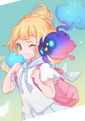  artist_name backpack bag blonde_hair blush braid closed_mouth commentary cosmog female floating_hair green_eyes holding_strap lillie_(pokemon) mootecky one_eye_closed pink_bag pleated_skirt pokemon pokemon_(creature) pokemon_sm short_sleeves skirt smile watermark 