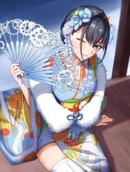  absurdres black_hair blue_eyes blue_nails blush female fingernails floral_print flower folding_fan fur hair_bun hair_flower hair_intakes hair_ornament hand_fan hand_up highres holding holding_fan hololive hololive_english japanese_clothes kanzashi kimono looking_at_viewer nail_polish new_year obi official_alternate_costume one_eye_closed ouro_kronii ouro_kronii_(new_year) parted_lips sash shadow short_hair single_hair_bun single_thighhigh sitting snake_print solo thighhighs thighs virtual_youtuber white_thighhighs wide_sleeves wooden_floor zenya zettai_ryouiki 