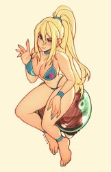  anklet armlet artist_name barefoot bikini blonde_hair blue_bikini blue_eyes blue_nails blush breasts cleavage english_commentary feet female fingernails full_body hair_between_eyes high_ponytail highleg highleg_bikini highres jewelry large_breasts long_hair looking_at_viewer metroid metroid_(creature) nail_polish navel oxcoxa ponytail samus_aran sidelocks simple_background skindentation smile solo strap_lift swimsuit thighs toenail_polish toenails toes very_long_hair waving 