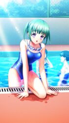  3girls :o bare_arms bare_legs barefoot blue_one-piece_swimsuit breasts collarbone day doukyuusei_another_world game_cg green_hair hirasawa_hiroko kakyuusei_2 lens_flare medium_breasts multiple_girls one-piece_swimsuit open_mouth outdoors poolside purple_eyes school_swimsuit short_hair solo_focus sunlight swimsuit twintails 