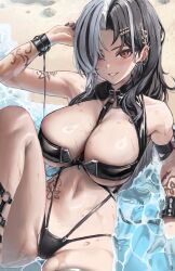  athenawyrm beach bikini black_bikini breasts cuffs ear_piercing female goddess_of_victory:_nikke grey_hair grin hair_ornament hairclip highres large_breasts long_hair looking_at_viewer multicolored_hair official_alternate_costume partially_submerged piercing red_eyes rosanna_(chic_ocean)_(nikke) rosanna_(nikke) smile swimsuit tattoo two-tone_hair 