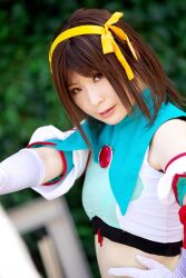  armband cape cosplay hair_ribbon hair_ribbons halter_top halterneck highres midriff ousawa_karin photo ribbon suzumiya_haruhi suzumiya_haruhi_no_tomadoi suzumiya_haruhi_no_yuuutsu 