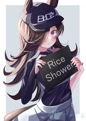  animal_ears artist_logo asymmetrical_sleeves baseball_cap black_hat black_shirt blush boc&#039;z_(umamusume) border brown_hair character_name closed_mouth commentary_request ears_through_headwear female grey_background hat highres horse_ears horse_girl horse_tail long_hair long_sleeves looking_at_viewer official_alternate_costume purple_eyes rice_shower_(boc&#039;z)_(umamusume) rice_shower_(umamusume) shirt simple_background solo tail takenaka_takeshi umamusume white_border 