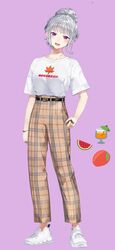  alternate_costume belt blush bracelet brown_pants cocktail cocktail_glass commentary cup drinking_glass english_text eyebrows eyelashes female food fruit full_body grey_hair highres higuchi_kaede higuchi_kaede_(12th_costume) jewelry leaf leaf_print looking_at_viewer mango maple_leaf maple_leaf_print mole mole_under_eye nezumidoshi nijisanji official_alternate_costume official_art open_mouth pants pink_background purple_eyes ring shirt shirt_tucked_in shoes smile sneakers solo standing symbol-only_commentary t-shirt teeth virtual_youtuber watermelon white_footwear white_shirt 