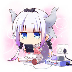  blue_eyes cable charger chibi commentary_request dragon_girl dragon_horns electric_plug electric_plug_tail electrical_outlet female hair_bobbles hair_ornament hairband handheld_game_console highres holding horns kanna_kamui kobayashi-san_chi_no_maidragon light_purple_hair long_hair low_twintails nintendo_3ds playing_games power_strip recharging solo subaru_(794829485) tail translated twintails 