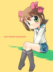  amami_haruka brown_hair female green_eyes hair_ribbon idolmaster idolmaster_xenoglossia kneehighs ribbon sakurabe_notos school_uniform serafuku short_hair sitting skirt smile socks solo 