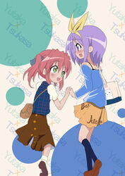  2girls agenasu bag blue_eyes blush cherry_(lucky_star) commentary_request green_eyes hiiragi_tsukasa holding_hands interlocked_fingers kobayakawa_yutaka lucky_star multiple_girls photoshop_(medium) purple_hair red_hair short_hair twintails 