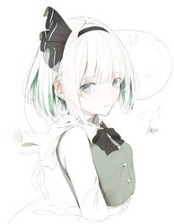  absurdres bow bowtie closed_mouth cropped_torso eyes_visible_through_hair feline female grey_eyes hair_between_eyes highres hito_komoru_(style) hitodama kisaragi_yaya konpaku_youmu konpaku_youmu_(ghost) looking_at_viewer parted_lips short_hair signature simple_background solo teeth touhou upper_body white_background white_hair 