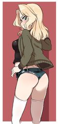  aomushi_(mushamusha) ass black_tank_top blonde_hair blue_eyes blush border commentary_request female from_behind girls_und_panzer highres kay_(girls_und_panzer) looking_at_viewer looking_back micro_shorts outside_border red_background saunders_military_uniform shiny_skin shorts solo sweat tank_top thighhighs thighs white_border white_thighhighs 