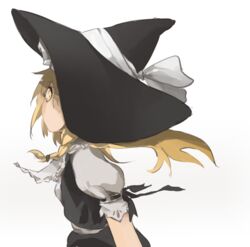  apron black_dress blonde_hair bow braid brown_eyes dress female hairbow hat hat_bow kirisame_marisa long_hair looking_at_viewer looking_back puffy_short_sleeves puffy_sleeves sash shirt short_sleeves simple_background single_braid skirt skirt_set solo touhou unitsu vest waist_apron white_background white_bow witch witch_hat 