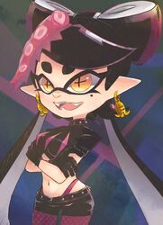  +_+ belt black_belt black_gloves black_hair black_shirt black_shorts brown_panties brown_pantyhose callie_(splatoon) collar commentary cowboy_shot crop_top earrings fangs female fishnet_pantyhose fishnets food food_on_head gloves highleg highleg_panties highres inkling jewelry long_hair mole mole_under_eye navel object_on_head okome_2g2g open_mouth panties pantyhose pantyhose_under_shorts pointy_ears shirt short_shorts short_sleeves shorts skindentation smile solo spiked_belt spiked_collar spikes splatoon_(series) splatoon_2 standing tentacle_hair underwear very_long_hair yellow_eyes 