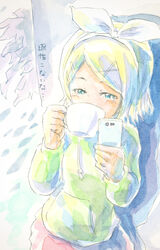  blonde_hair blue_eyes bow cellphone commentary_request cup drinking epoxy_putty female green_hoodie hair_ornament hairbow hairclip half-closed_eyes hood hoodie kagamine_rin melancholic_(vocaloid) melancholy_(module) painting_(medium) phone photoshop_(medium) pink_skirt short_hair skirt solo teacup traditional_media translated vocaloid wall watercolor_(medium) 