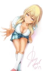  blonde_hair blush breasts cleavage commentary_request dark-skinned_female dark_skin female gyaru highres kneehighs kogal large_breasts long_hair looking_at_viewer mole mole_under_eye okumori_boy original red_eyes school_uniform simple_background sitting skirt smile socks solo white_background white_socks 