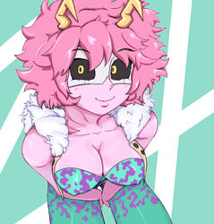  ashido_mina ass bare_arms bare_shoulders black_sclera boku_no_hero_academia breasts cleavage curvy female highres hips horns medium_breasts pink_hair pink_skin short_hair smile solo thighs uirou-zazami vest yellow_eyes 