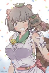  absurdres animal_ears breasts brown_hair female grey_eyes highres iwasaki_masakazu large_breasts leaf leaf_on_head looking_to_the_side mode_aim one_eye_closed peanuts-kun ponpoko_(vtuber) raccoon_ears raccoon_girl raccoon_tail short_hair smile solo_focus tail tanuki virtual_youtuber 