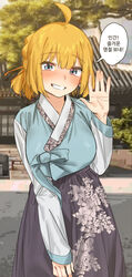  ahoge alternate_costume alternate_hairstyle blonde_hair blue_eyes blush breasts day female floral_print griffon_(last_origin) grin hair_between_eyes ichihyaku_nanajuu korean_clothes korean_commentary korean_text large_breasts last_origin long_sleeves looking_at_viewer outdoors short_hair smile solo speech_bubble waving 