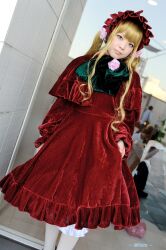  blonde_hair bonnet cosplay dress frills gown photo rozen_maiden ruffles shinku uni uni_(cosplayer) velvet 