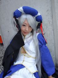  breasts cosplay lady_yan photo robe robes romance_of_the_three_kingdoms shiraishi_rio silver_hair under_boob underboob 