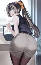  absurdres aqua_eyes ass ass_focus back_slit belt black_hair black_pantyhose black_shirt blonde_hair blunt_bangs blunt_ends bow breasts brown_skirt commentary_request computer dhbwinner female from_behind hairbow high_ponytail highres hime_cut holding holding_laptop hololive hololive_dev_is juufuutei_raden laptop long_hair looking_at_viewer looking_back miniskirt multicolored_hair notice_lines oerba_yun_fang office_lady open_mouth pantyhose pencil_skirt pinstripe_pattern pinstripe_shirt ponytail shirt shirt_tucked_in sideboob skirt solo straight_hair surprised teeth turtleneck turtleneck_shirt two-tone_hair upper_teeth_only virtual_youtuber 