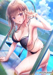  barefoot bikini black_bikini blue_sky breasts brown_eyes brown_hair commentary_request copyright_notice day female hand_in_own_hair koga_nozomi large_breasts looking_at_viewer mafupen navel official_art outdoors parted_lips poolside seifuku_kanojo side-tie_bikini_bottom sky solo swimsuit wet 